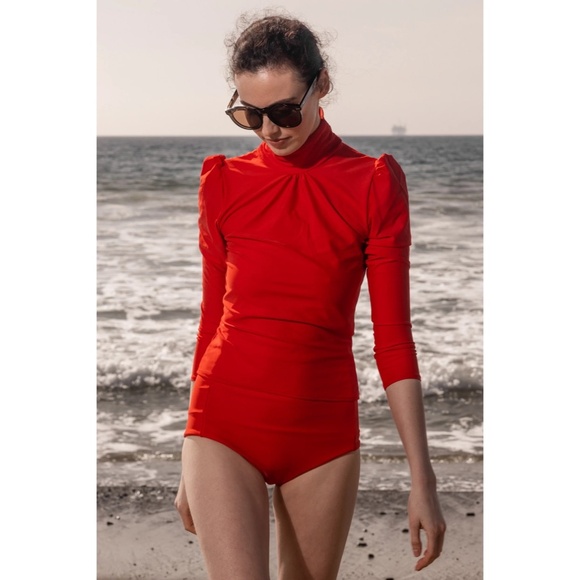 NWT!! HEIDI MERRICK Izzy Rashguard Top Shirt Poppy Red Mock Neck Beach X-Small - Picture 1 of 14